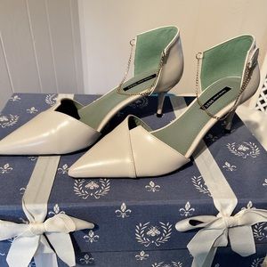 SSZC Pearl Toe Ivory Leather Heels Size 7.5(38)